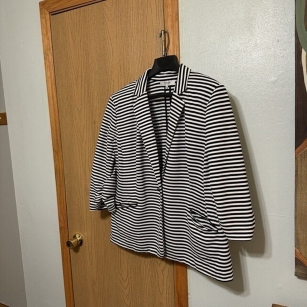 Jones Studio Size 22W Black & White w/Stripes w/Ruched Sleeves One-Button Blazer
